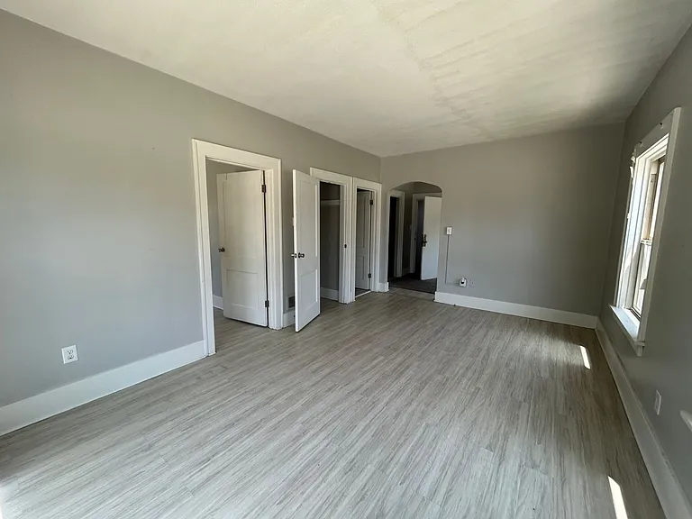 406 Oak St — Photo 4
