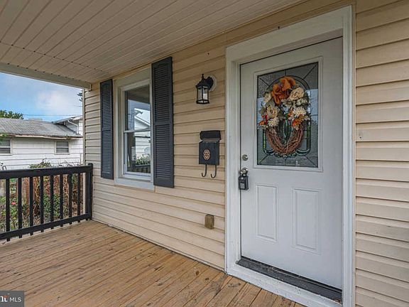 3rd image of 150 Winters Ln
