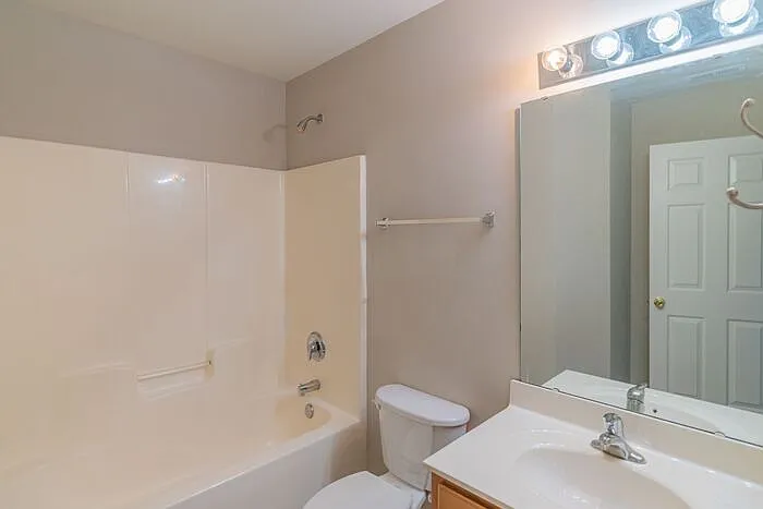 4057 Buckingham Dr — Photo 8