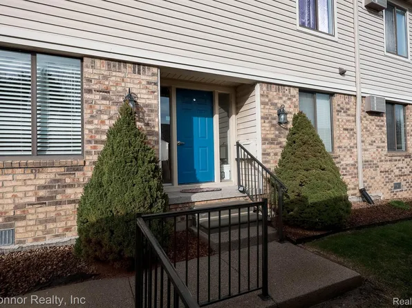 1700 River Rd APT 10, Marysville, MI 48040