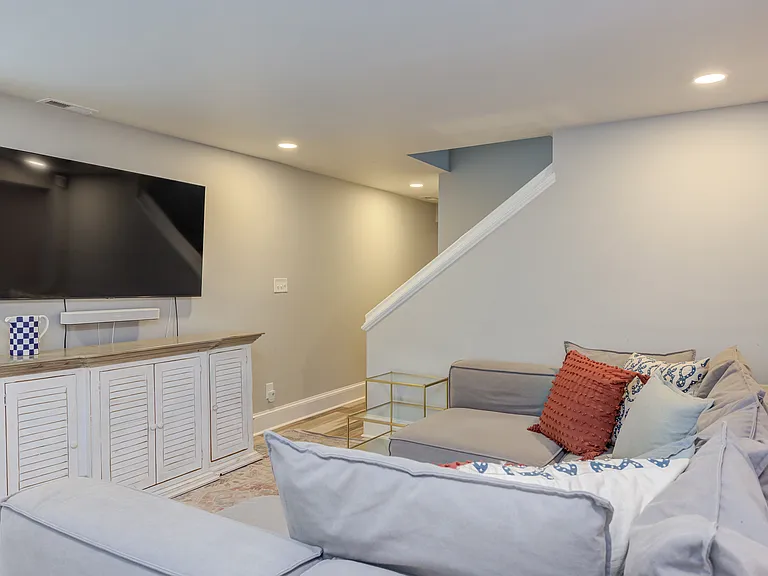 2606 Wade Ave — Photo 28