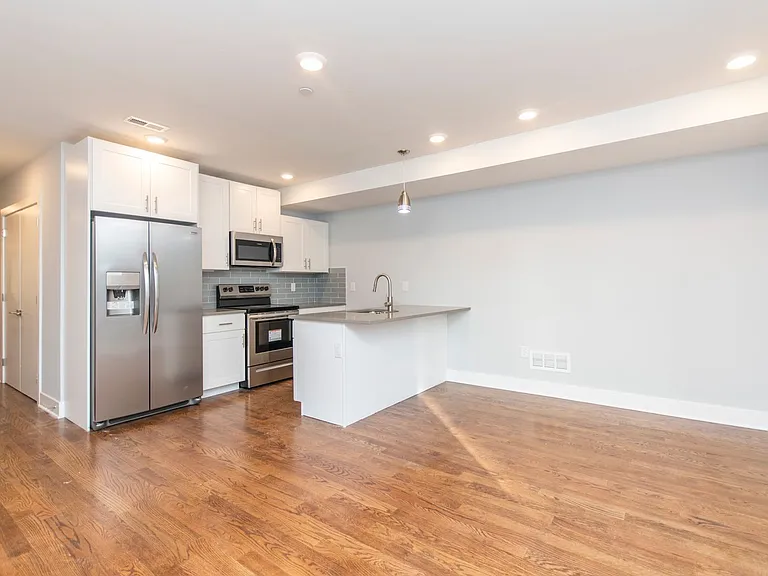 812 N Uber St — Photo 1