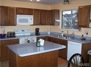 4343 Meadowgreen Estates Dr, Saint Louis, MO 63129