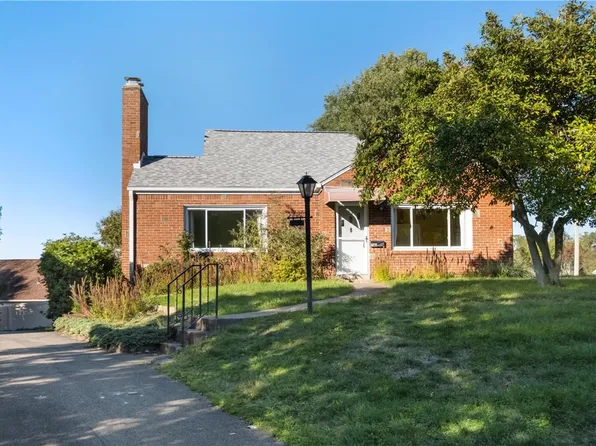 748 Rolling Green Dr, Bethel Park, PA 15102