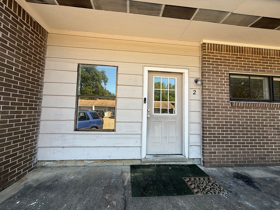 1st image of 915 4th Ave S #2