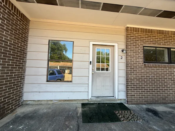 915 4th St S #2, Columbus, MS 39701