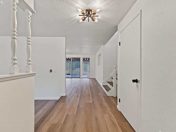5th image of 17610 SE Sunnyside Rd