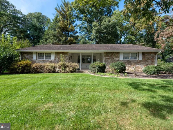 2 Hiawatha Dr, Leola, PA 17540