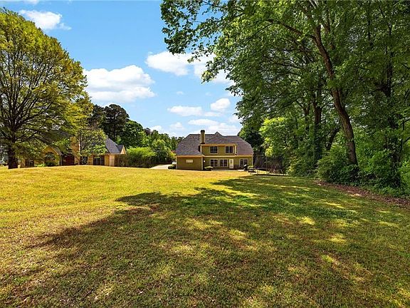 3rd image of 1710 S Gordon Rd