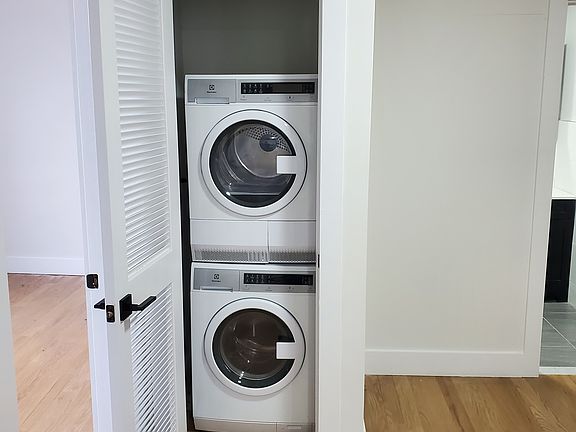 5th image of 70 Lexington Ave #16E