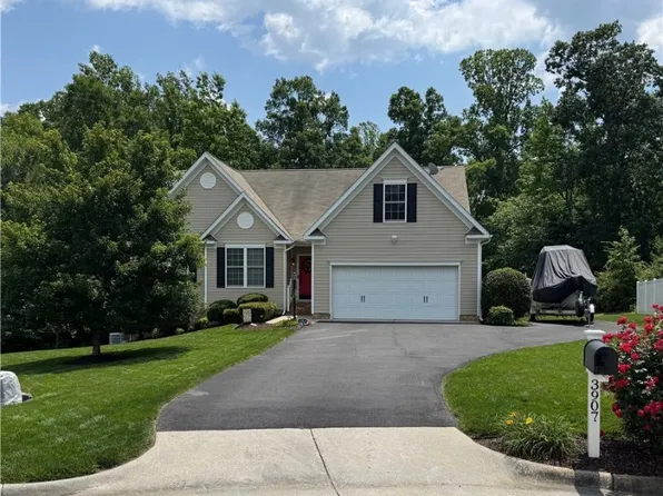 3907 Currier Ct, Chester, VA 23831