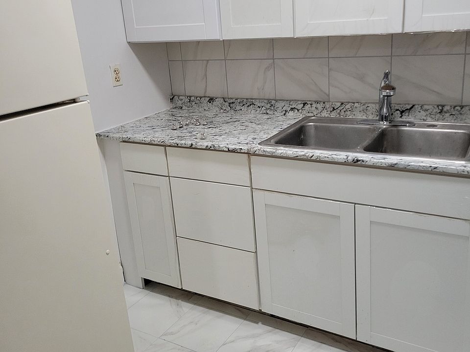 1st image of 340 W Washington St APT A1