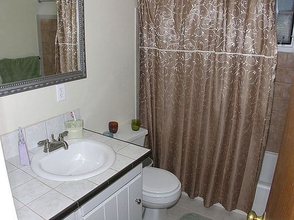 Full Hallway Bathroom