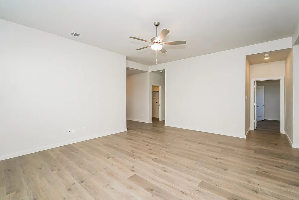 4 bed, 2.0 bath, 1724 sqft, $2,215 — Photo 4