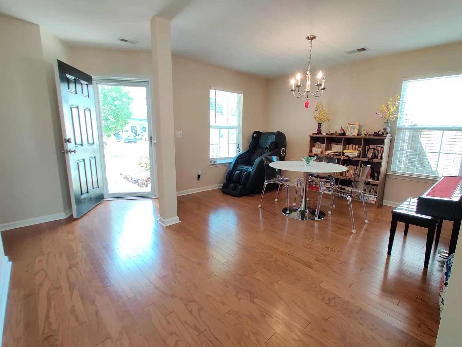 4 bed, 2203 sqft, $2,460 — Photo 3