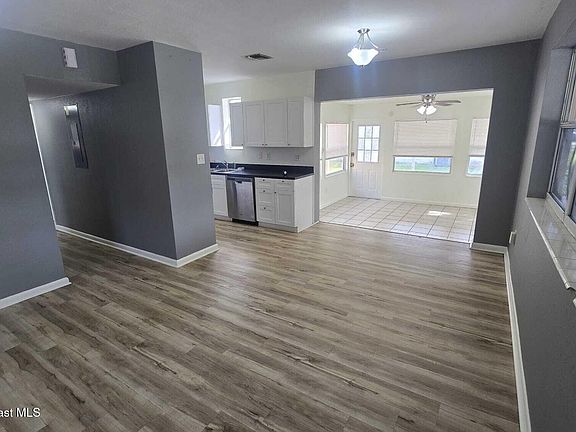5th image of 2903 Rollins St