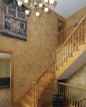 2nd image of 616 E Charles St
