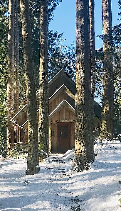 3 gabled Ross Chapin home