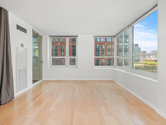 3rd image of 345 N La Salle Dr #1010