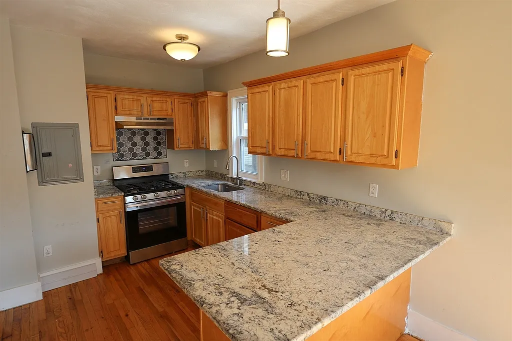 4 bed, 1.0 bath, 1400 sqft, $3,800 — Photo 1