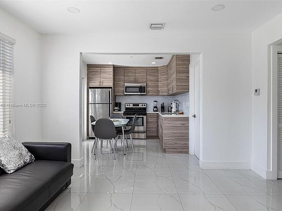 4th image of 301 NW 34th St #301
