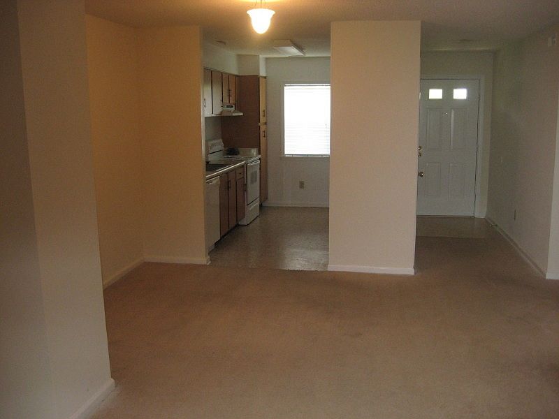 2nd image of 209 Schultz St