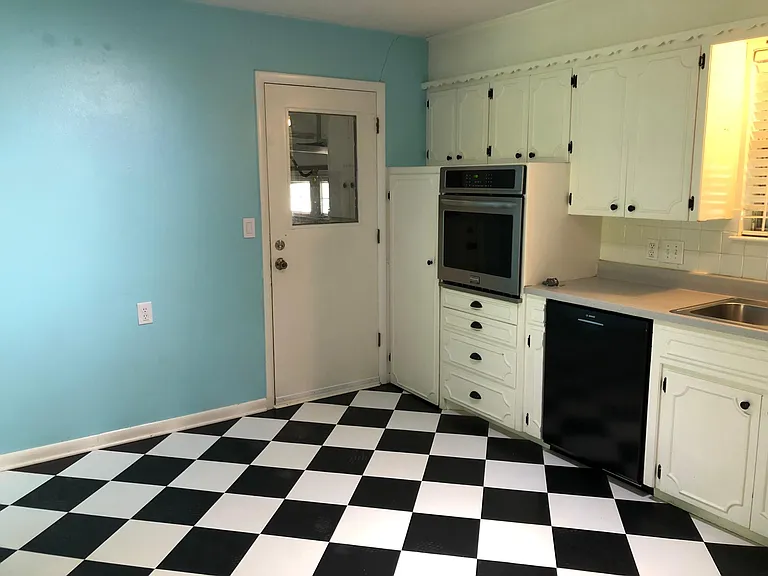 1308 Sycamore St — Photo 4