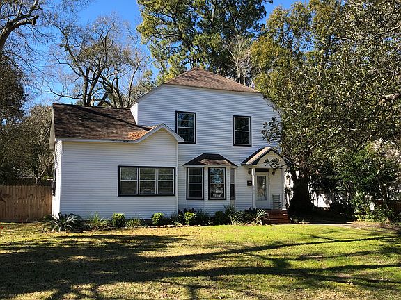 2nd image of 705 Central Dr