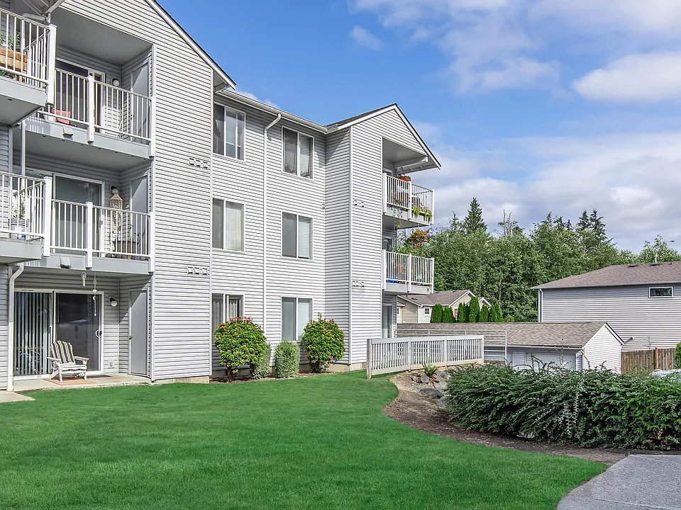 Bristol Square Apartments