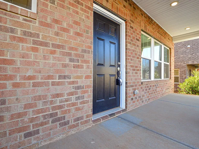 3215 Lisburn St — Photo 5