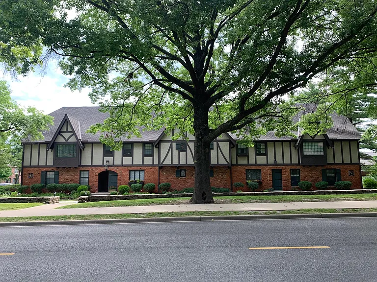 Somerset Apartments — Photo 18