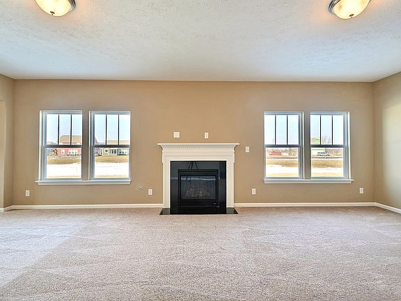 Family Room w/ Gas Fireplace