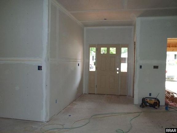 2nd image of 113 Gardner St