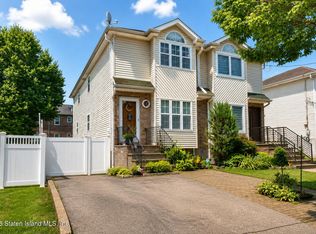 52 Clawson St, Staten Island, NY 10306