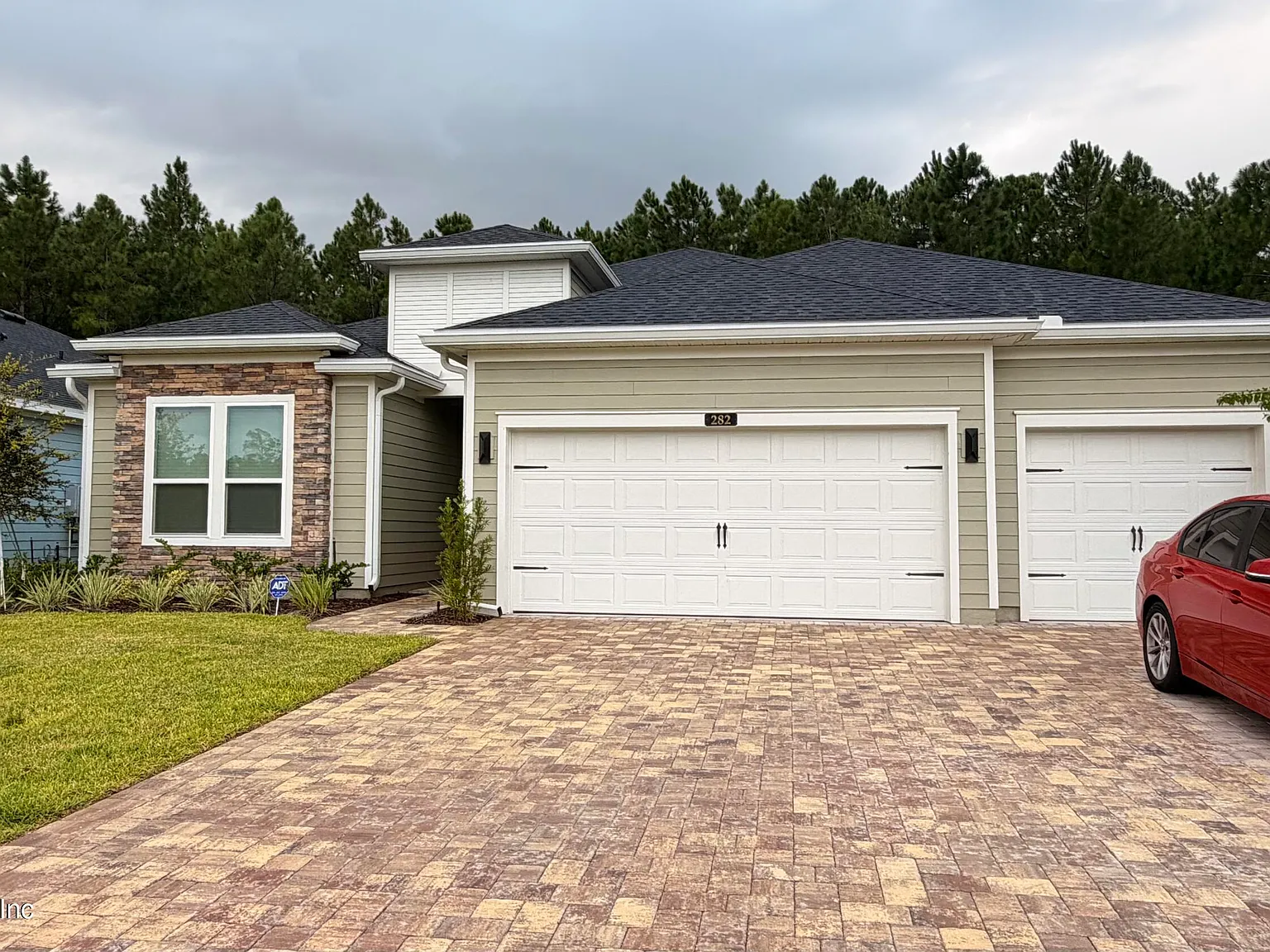 4 bed, 2.0 bath, 2267 sqft, $2,800 — Photo 2