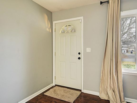 5th image of 7703 Poinsettia Dr