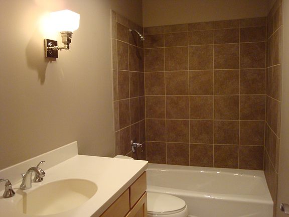 4th image of 408 W 8th St APT 704