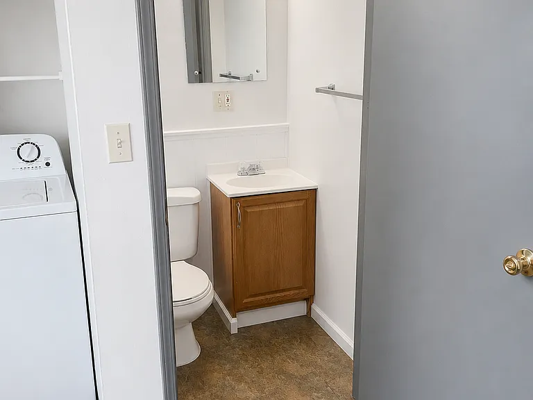 703 Woodford Ave N #2 — Photo 8