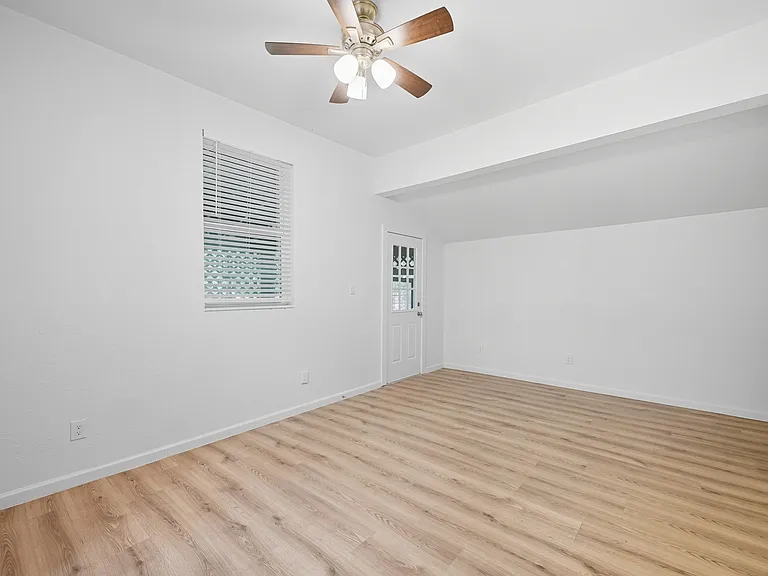 728 S Elm St — Photo 20