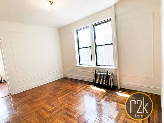 Rented by Realty 2000 Corp | media 5