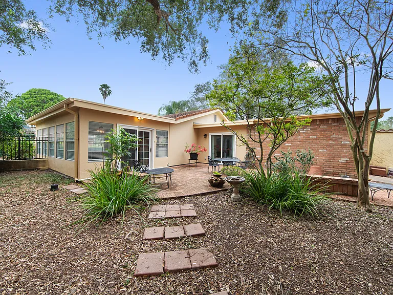 801 Zapata Ave — Photo 13