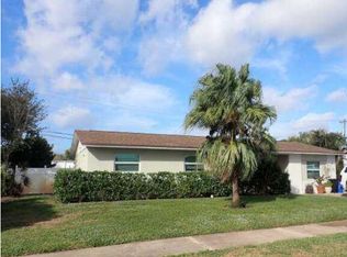 704 Juniper Dr, North Palm Beach, FL 33408