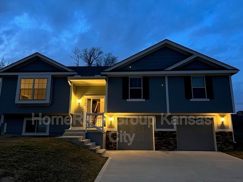 1st image of 3506 NE 85th Ter