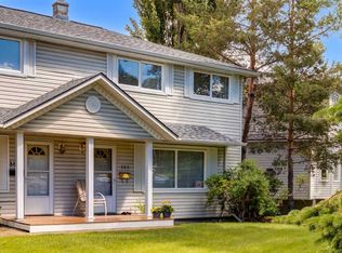383 W Killarney Glen Ct SW, Calgary, AB T3E 7H4
