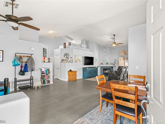 5th image of 182 Beach Oak Ave