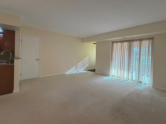 4th image of 2776 Rolling Green Pl