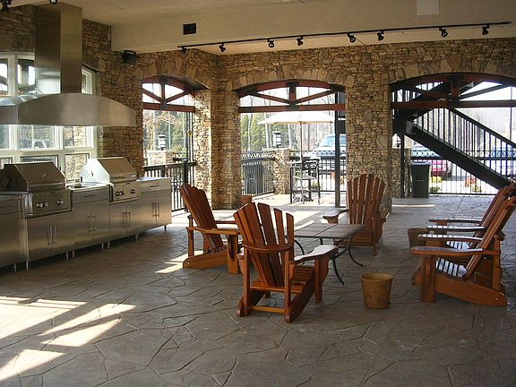 4th image of Pointe Vista Dr