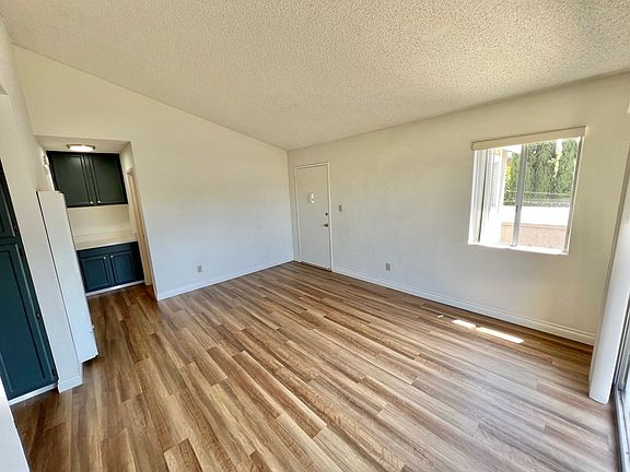 4th image of 2749 E De Soto St #2