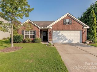 15212 Edgewater Forest Ln, Charlotte, NC 28278