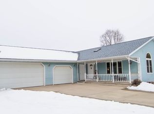 S9681 Center St, Prairie Du Sac, WI 53578